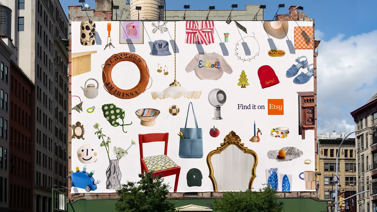 Mural de productos de Etsy del tamaño de un edificio en una pared de la ciudad