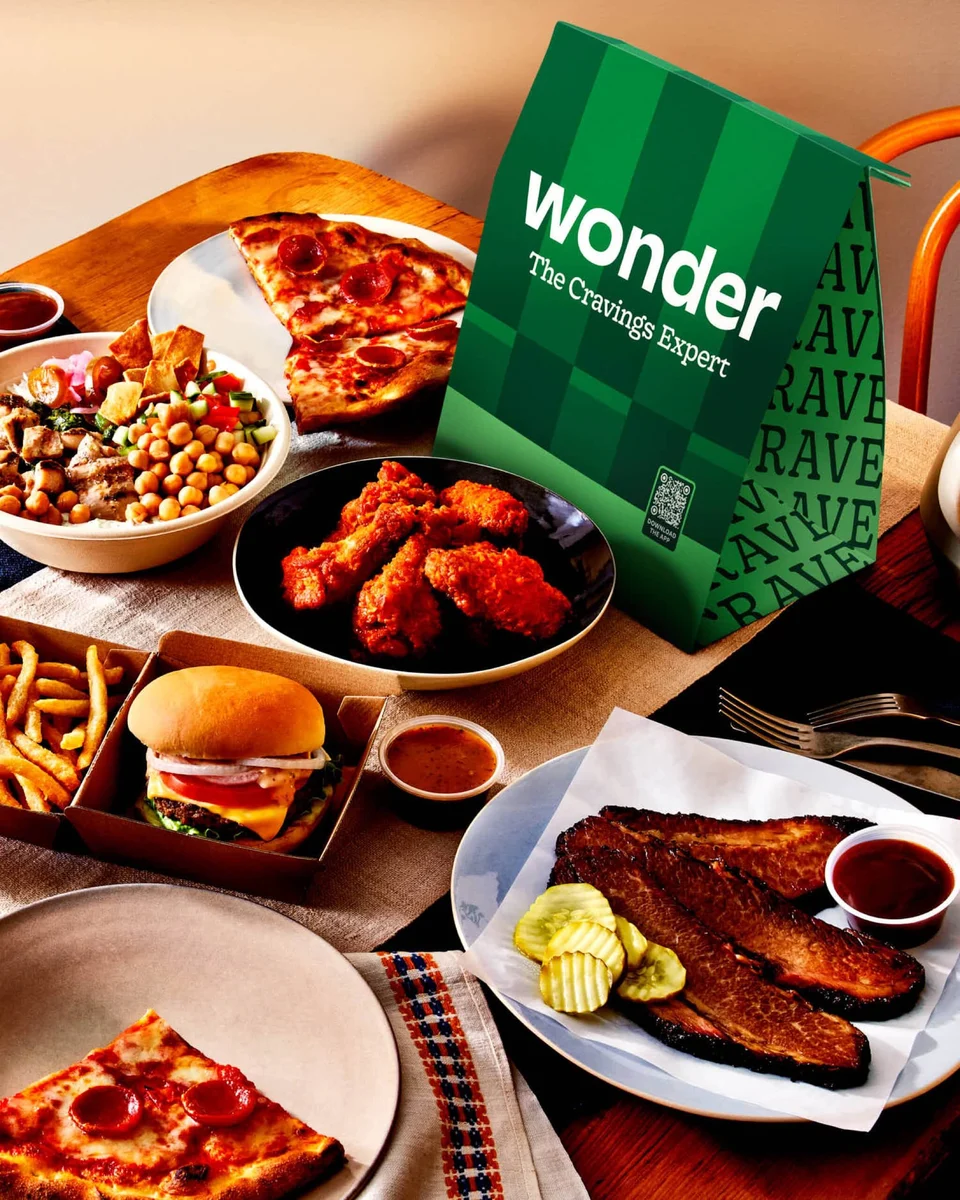 Bolsa de reparto de Wonder con platos, fotografía de Grubhub