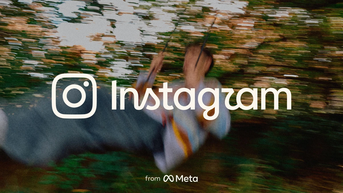 Lockup del logo de Instagram sobre una foto desenfocada