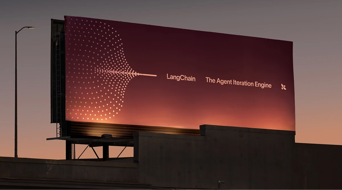 Valla publicitaria de carretera de LangChain al atardecer