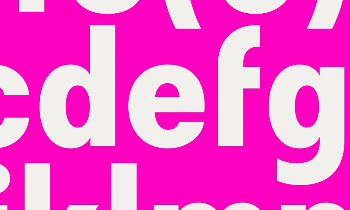 Letras minúsculas de la tipografía Rebel Sans de Lyft en blanco sobre magenta