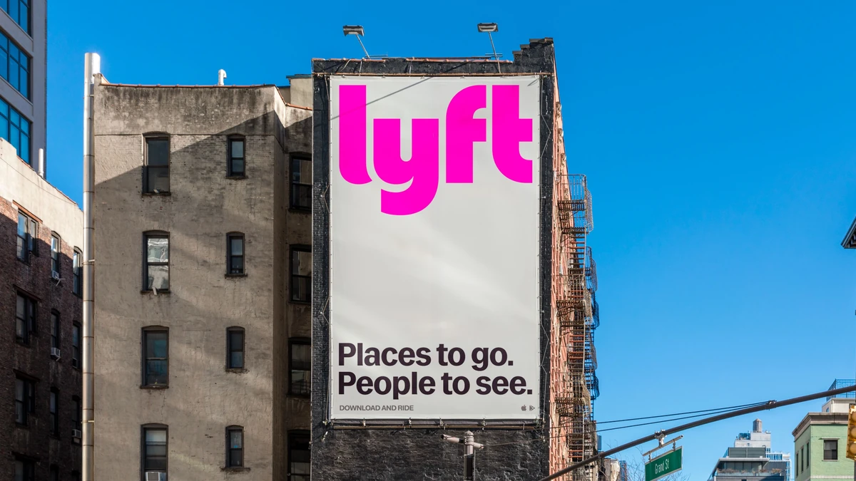 Valla publicitaria de Lyft: «Places to go. People to see.»