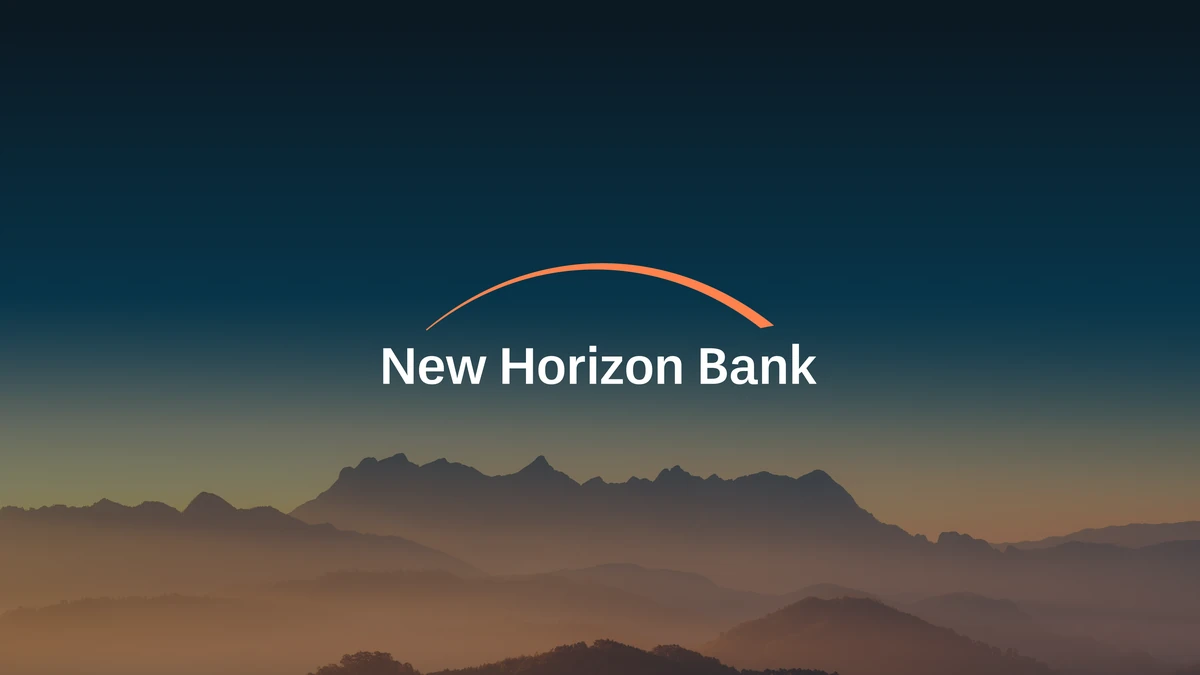 Logo de New Horizon Bank sobre un horizonte de montañas crepuscular