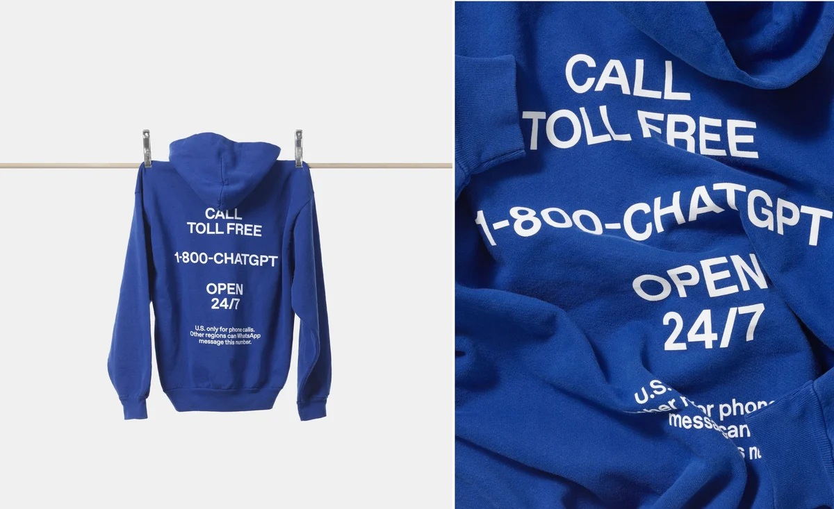 Sudaderas azules impresas «Call toll free 1-800-ChatGPT»