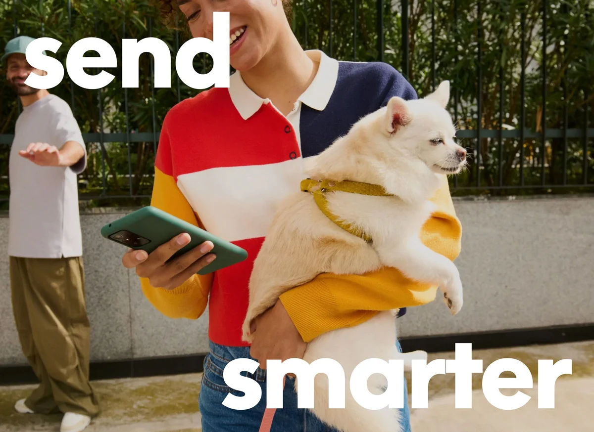 Foto de campaña de PayPal: «send smarter»