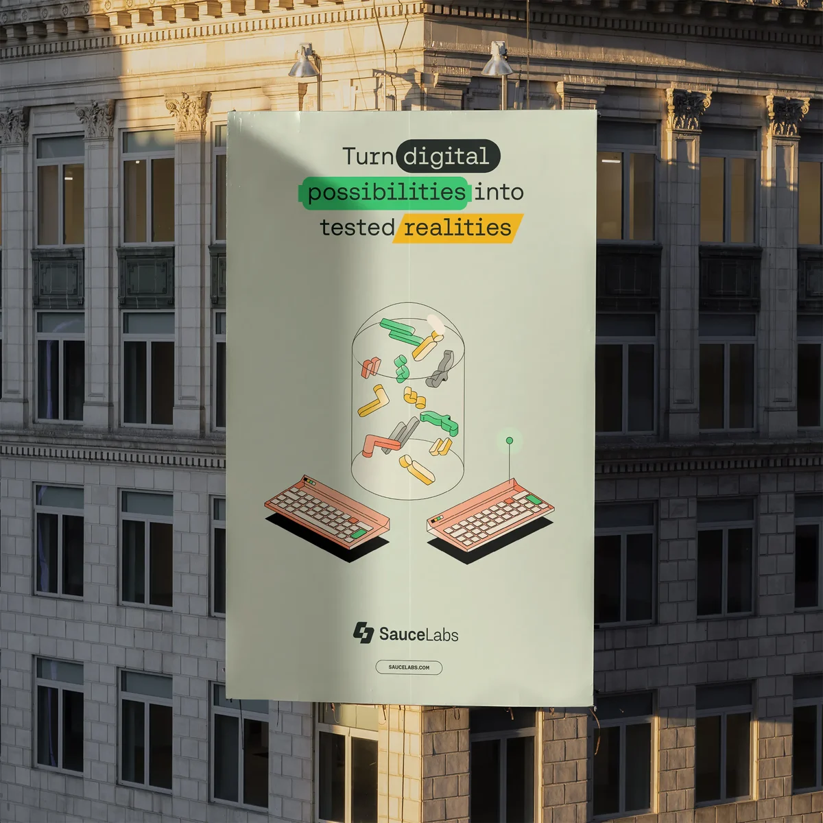 Carteles de Sauce Labs en la fachada de un edificio