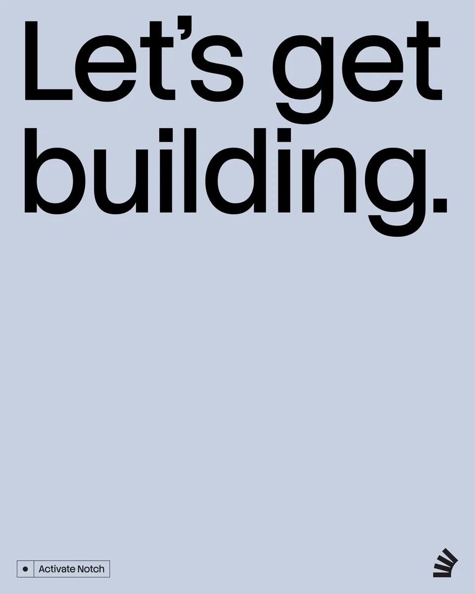 «Let's get building.» Póster de Stack Overflow sobre fondo azul pálido