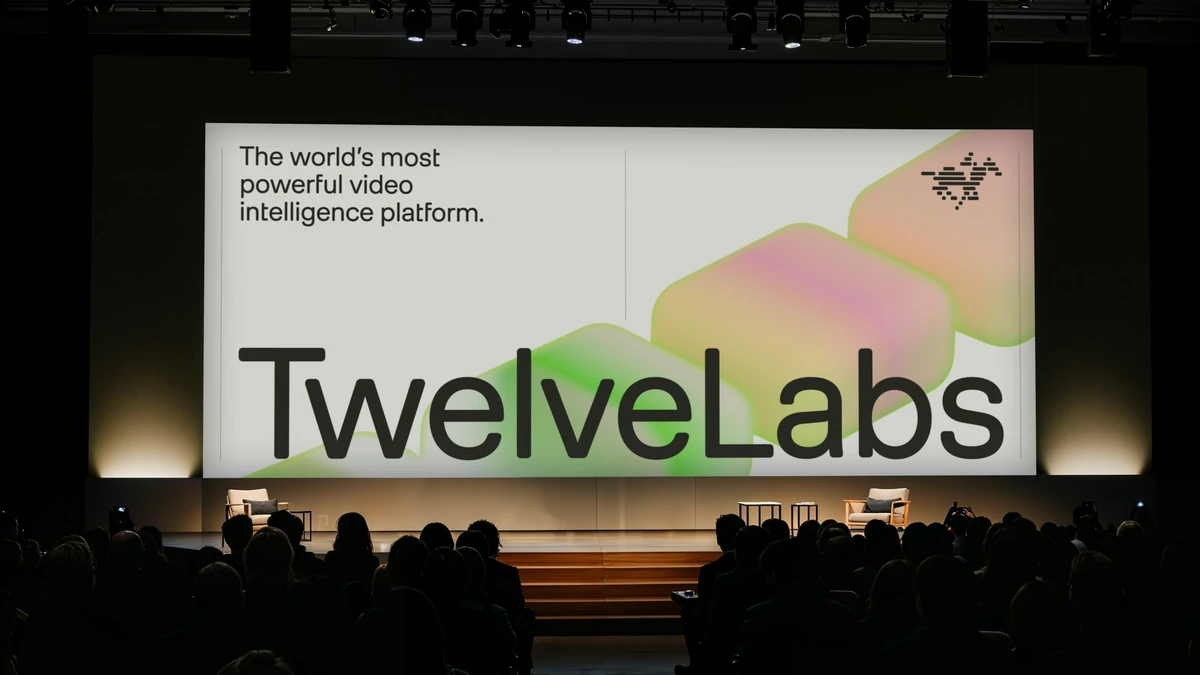 Pantalla del escenario de la keynote de TwelveLabs
