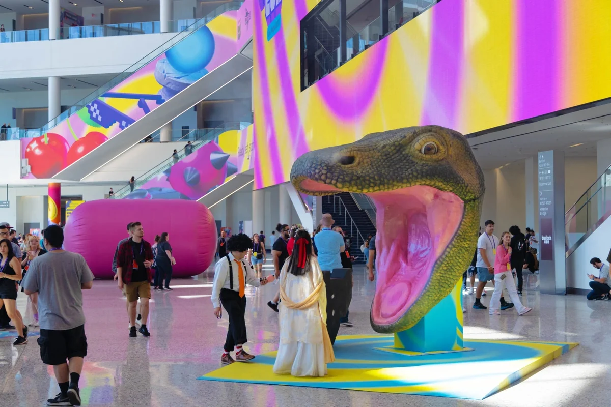 Giant Twitch mouth sculpture at TwitchCon